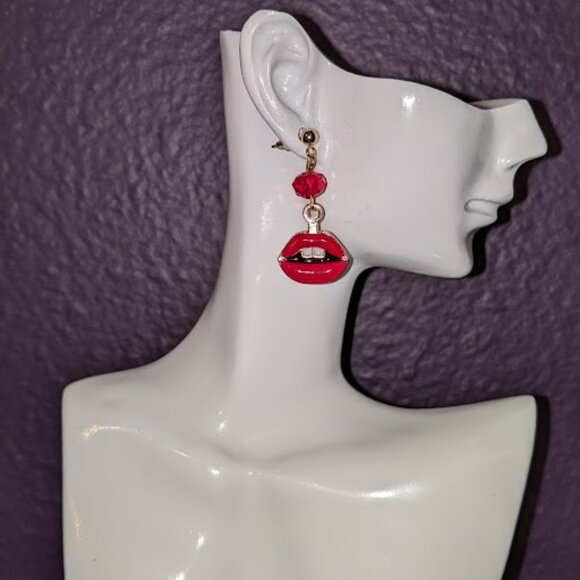 Hot Lips Earrings - Picture 2 of 9